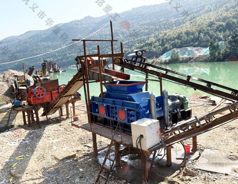 安徽對(duì)輥破碎機(jī)生產(chǎn)現(xiàn)場